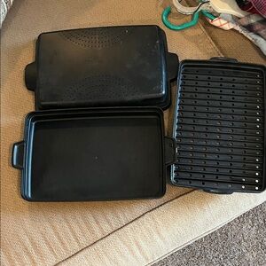 The Pampered Chef Black microwave 3pc bacon cooker